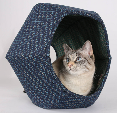 The Cat Ball | Hexagonal cat bed in Navy and Teal