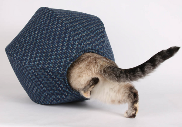 The Cat Ball | Hexagonal cat bed in Navy and Teal
