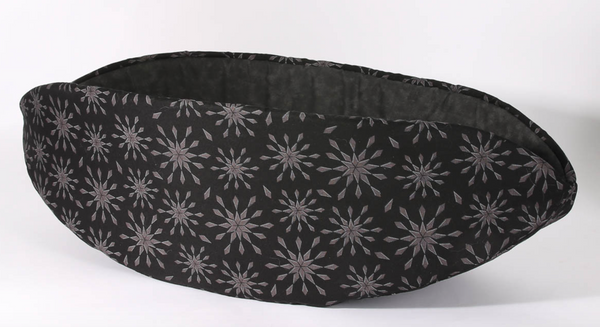 The Cat Ball | Black Snowflake Cat Canoe Modern Pet Bed