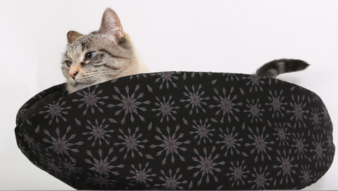 The Cat Ball | Black Snowflake Cat Canoe Modern Pet Bed